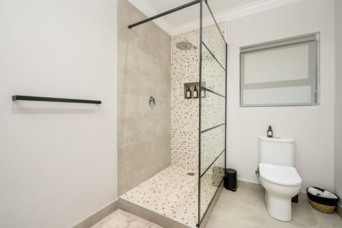 Nadoras Rest UNIT 4 8 of 15 1