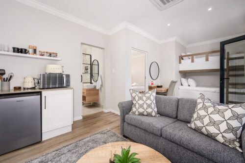 Nadoras Rest UNIT 7 6 of 25 1